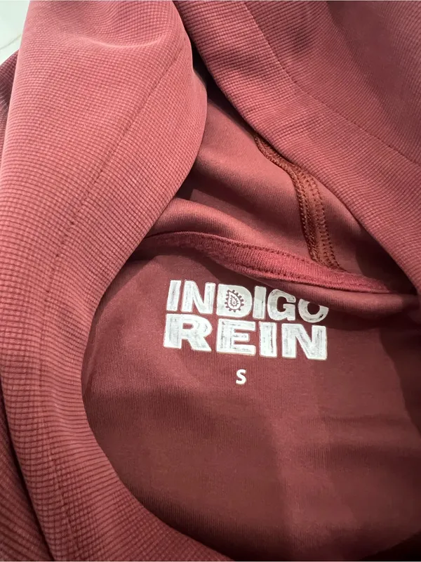 NEW Indigo Rein Maroon Cut Out Cropped Hoodie Size Small - Image 2