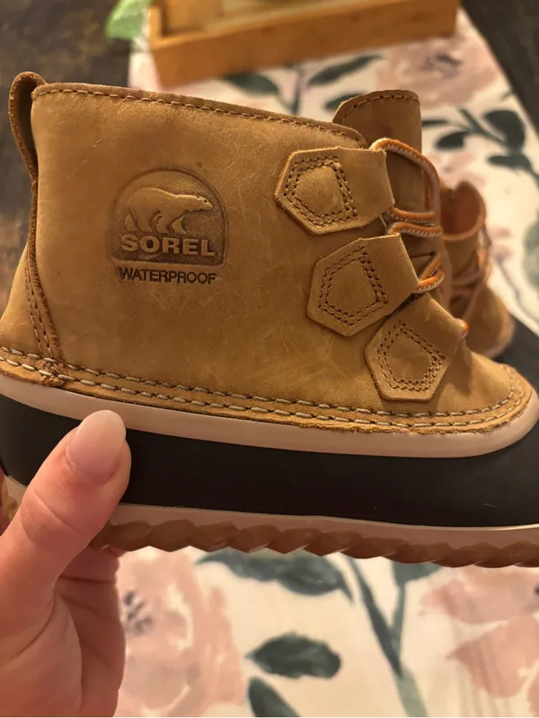 Sorel Two-Tone Leather and Rubber Winter Boots in Brown and Black - Image 4