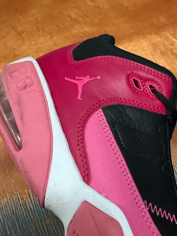 Jordan Max Aura Athletic Sneakers Black Pink 23 - Image 3