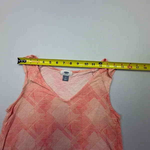 Old Navy Sleeveless V-Neck Tank Top with Geometric Pattern and Side Slits - Image 5
