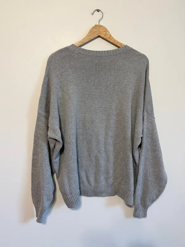 Hollister Teddy Bear Sweater Size XL Pullover Soft Bow Gray Cozy Crew Neck - Image 6