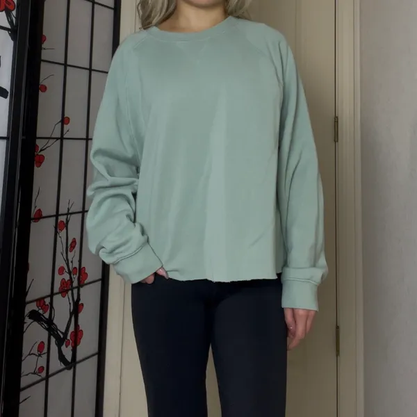 Universal Threads | Light Sage Green Long-Sleeve Crewneck Sweatshirt Pullover - Image 4
