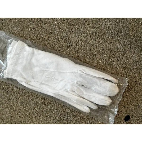 Vintage White Gloves Size Medium New in Original Packaging - Image 2