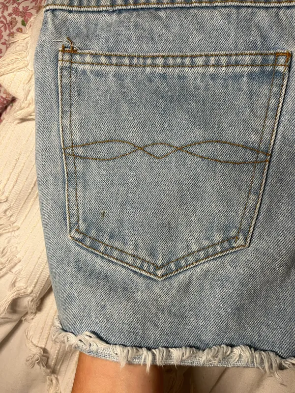 L.E.I Vintage Jean Shorts - Image 6