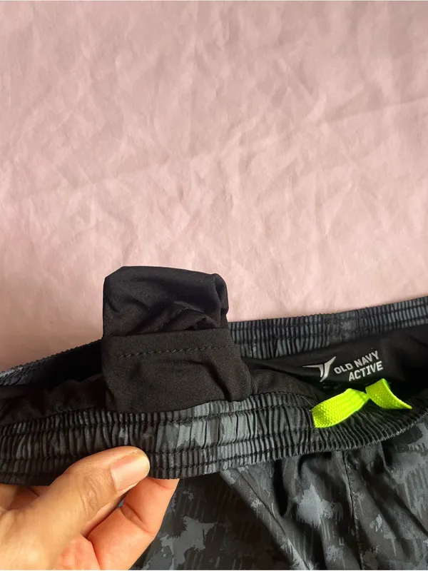 Old Navy Black Gray Camo Athletic Shorts - Image 6
