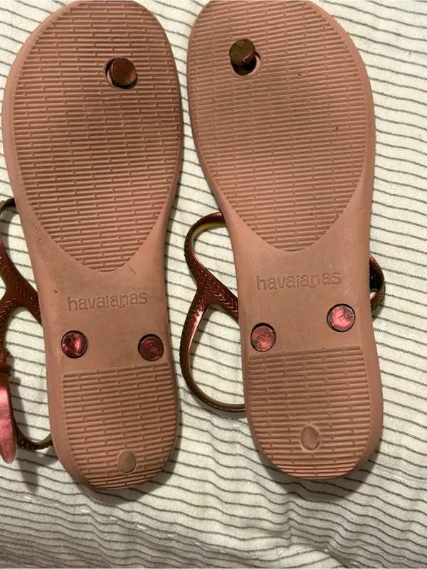 Havaianas Women’s Blush Pink Sandals with Metallic Rose-Strap - Image 3