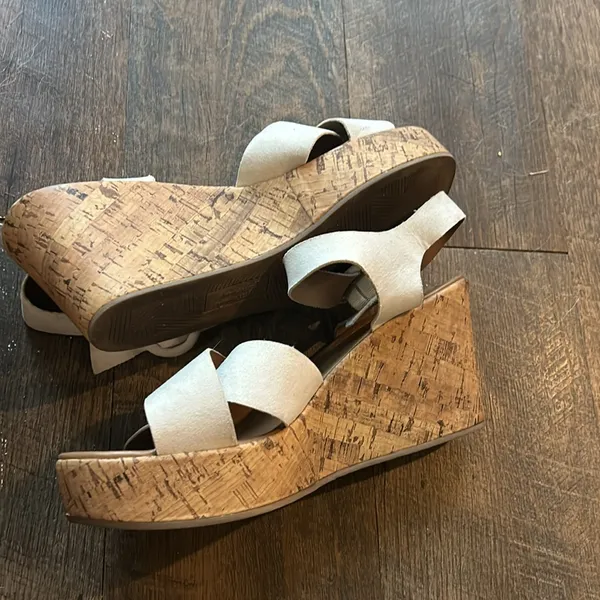 American Eagle Women’s Sandals Sz 9‎ 1/2 White Wedge Shoes Cork. - Image 7