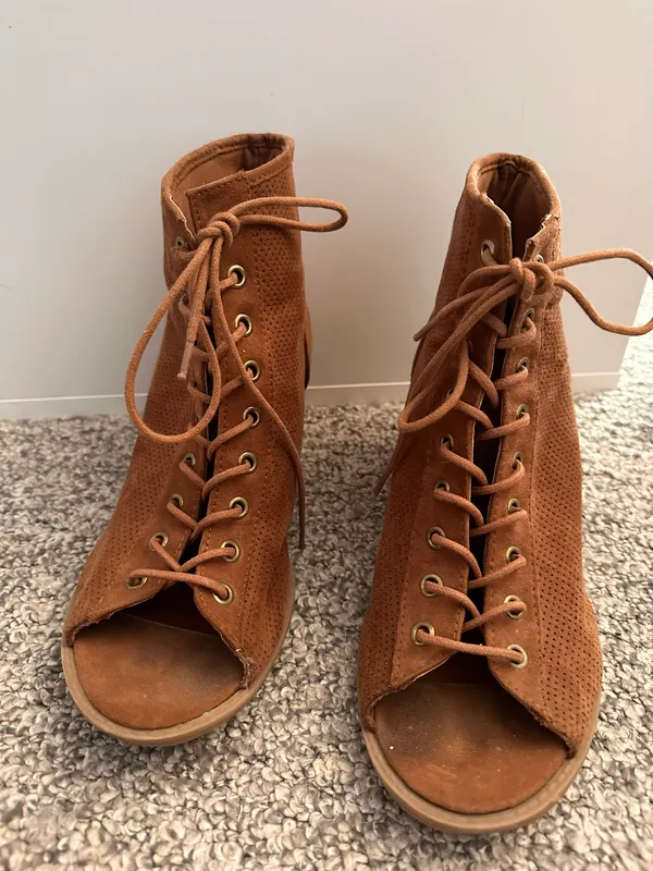 Quipid Short brown-tan boots with laces - Image 8