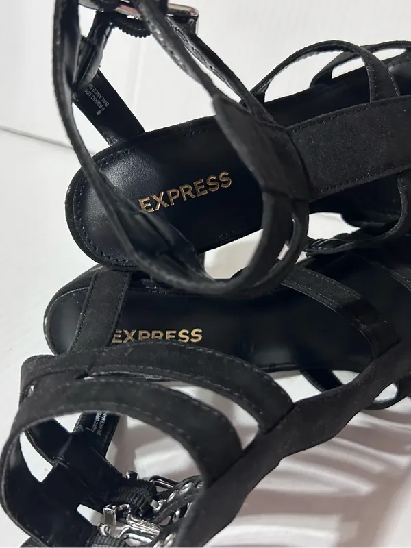 Express black ankle strap block heels women size 6 - Image 7