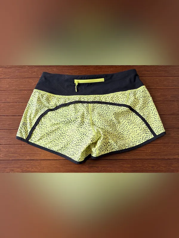 Lululemon Hotty Hot Short Dottie Dash Clarity Yellow Black / Black size 4 Small - Image 2