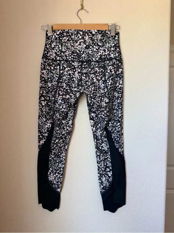 Lululemon Wunder Under Crop Roll Down Scallop Luxtreme 24" Floral Spritz Size 6 - Image 3