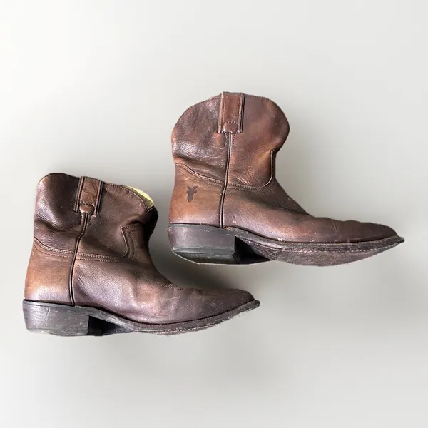 Frye - women's Billy short cowgirl western leather 77816 F973 Brown Color 7.5B - Image 5