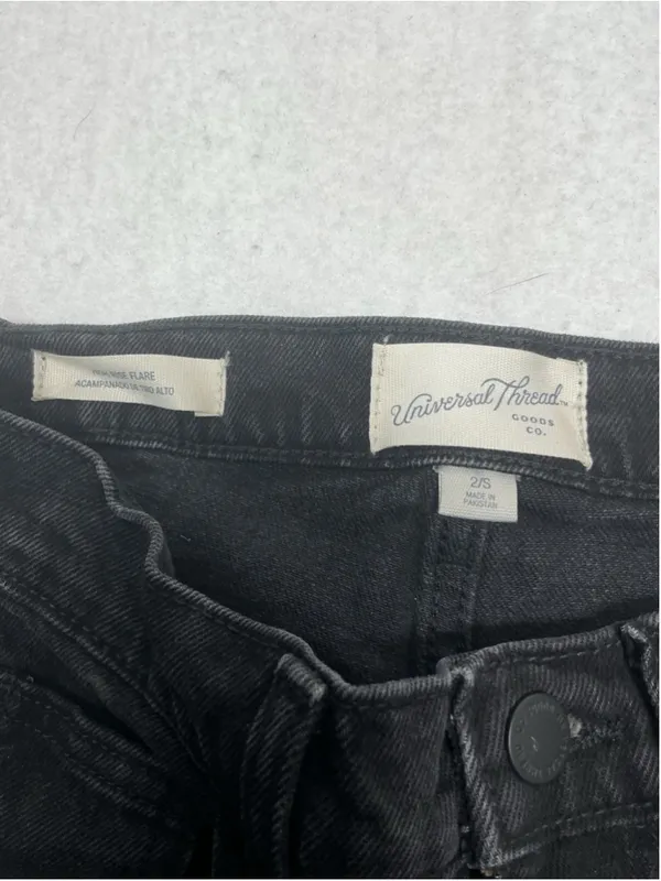Universal Threads Womans NWT Flare High Rise Black Jeans Size 2 Short - Image 4