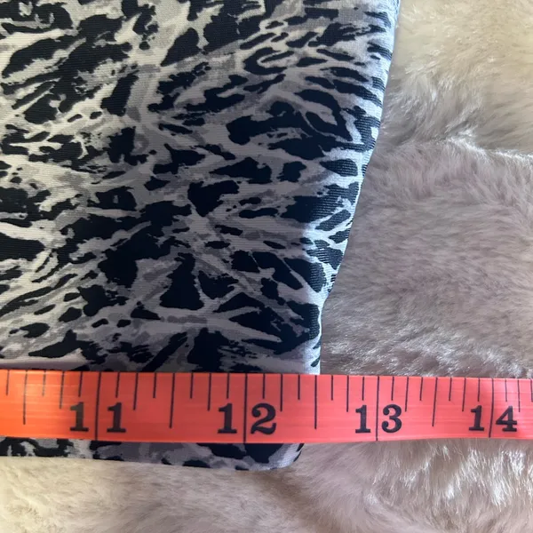 Lululemon Athletica Black and White Free To Be Patterned Sports Bra - Image 4