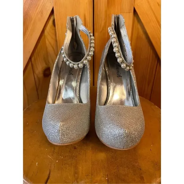 Flourish Silver Heels Size 8 Silver - Image 2