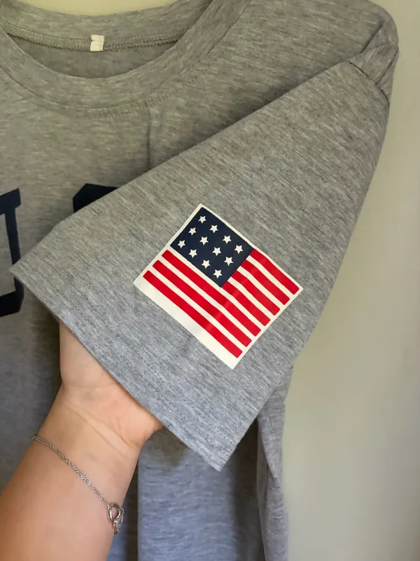 Light Gray USA Cropped Graphic T-Shirt Sz Small - Image 2