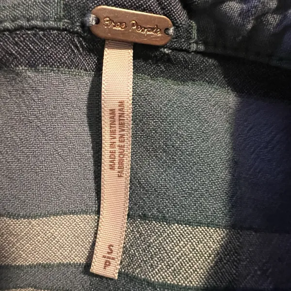 Free People‎ Women’s Plaid Short Small Oversized Raw Hem - Image 3