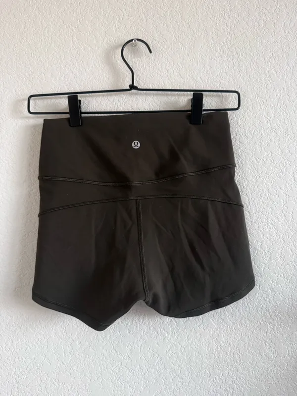 Lululemon In Movement Short *Everlux 2.5” 6 Dark Olive - Image 4
