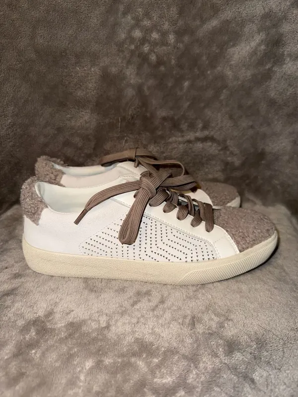 Vince Camuto Myralyn Faux Fur and Leather Sneakers Size 6.5M - Image 2
