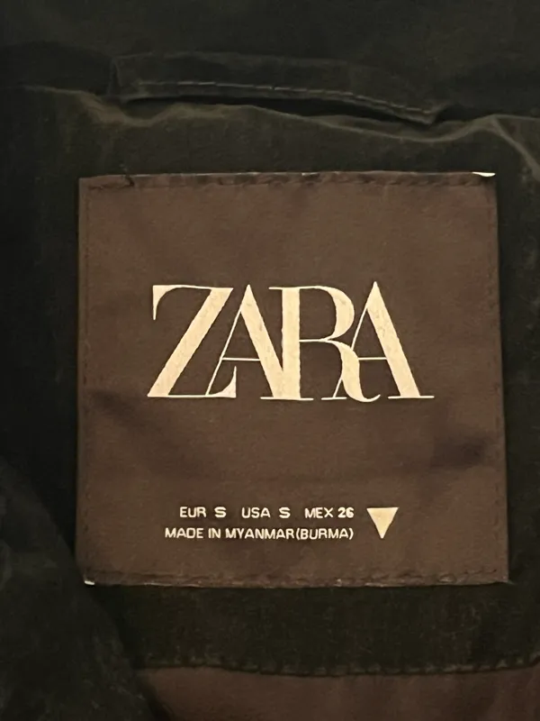 Zara Black Puffer Jacket Short - Image 3