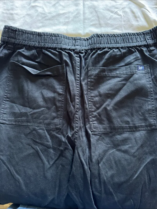 Gap Women’s Elastic Waist Black Cargo Jogger Pants - Image 6