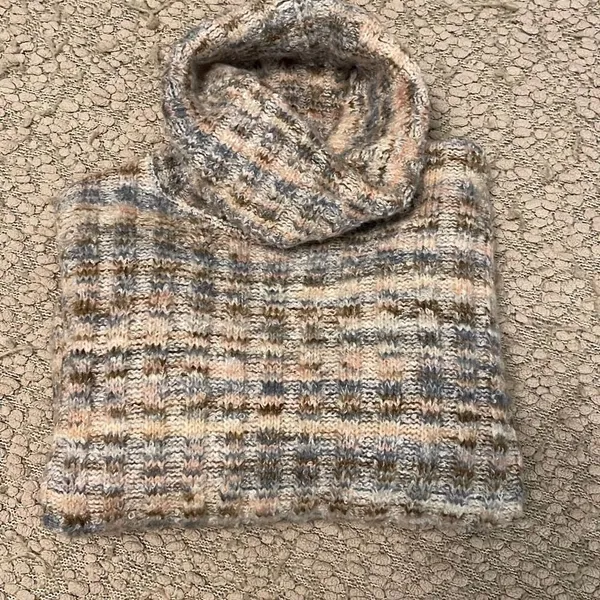 American Eagle Sweater. Size Small.‎ Cropped, Cowlneck Pink - Image 5