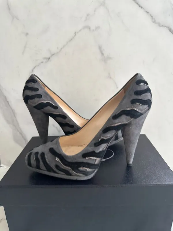 PRADA Gray Black Suede Animal Print Heels Size 40.5 / 10.5 - Image 7