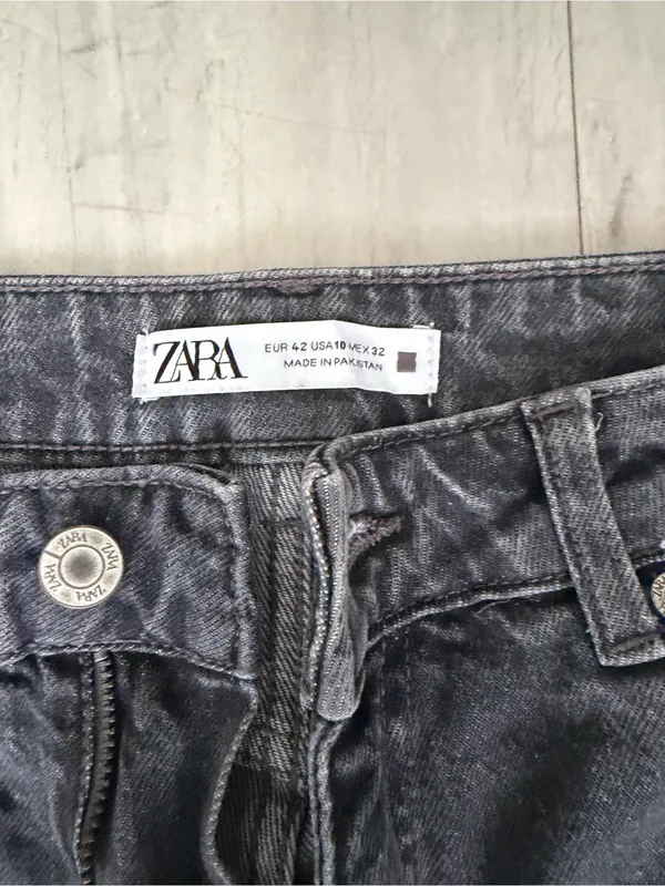 Zara Women’s Washed Black Relaxed Jeans - Image 4