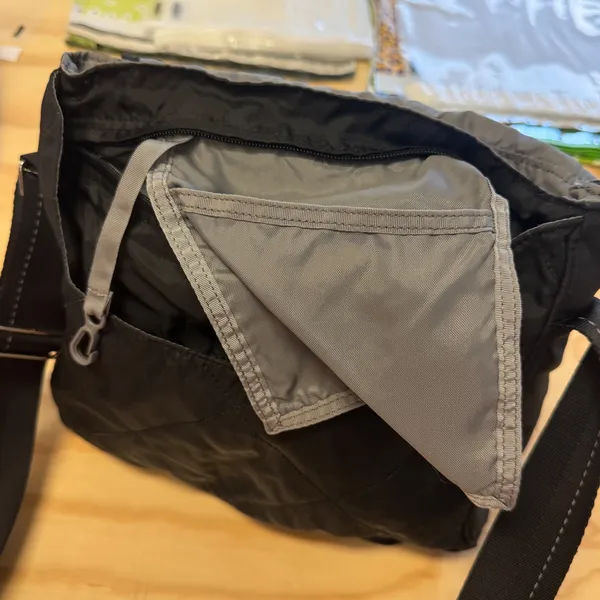 The North Face Quilted Crossbody Messenger Bag Black Nylon ABKZ T196 T596 Unisex - Image 6
