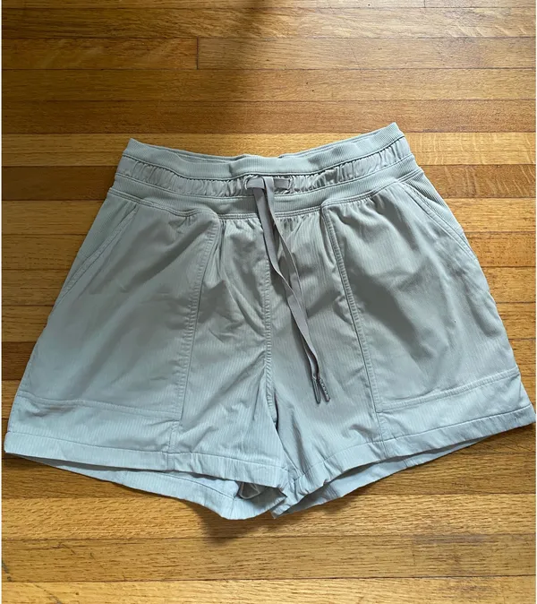 Lululemon Shorts Beige - Image 4