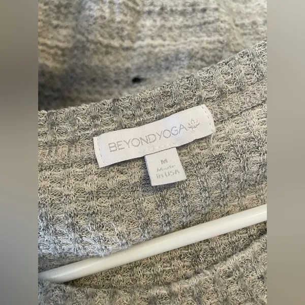 Beyond Yoga Waffle Knit Cropped Pullover Long Sleeve Top Comfy Casual Gray‎ - Image 4