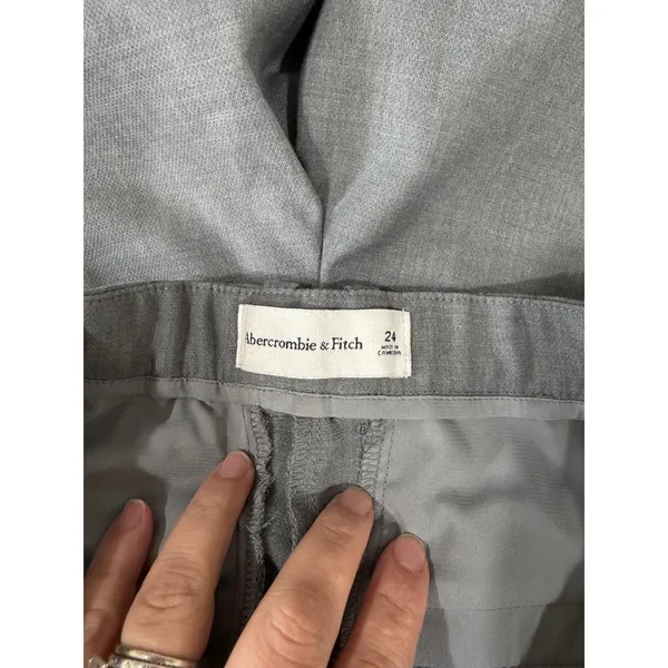 Abercrombie & Fitch Women Grey Mid Rise Bermuda Short Pleated Dress Shorts 24 - Image 4