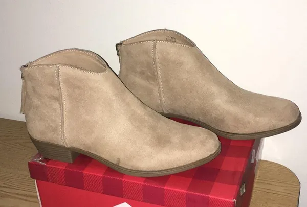 New True Craft 1” Heel Suede Feel Booties Natural - Image 2