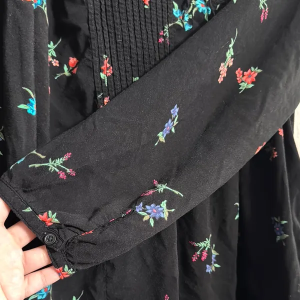Old Navy Black Blouse with Floral Design - Image 7