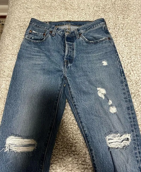 Levi's 501 Original Fit jeans - size 26 x 30, medium wash - Image 5