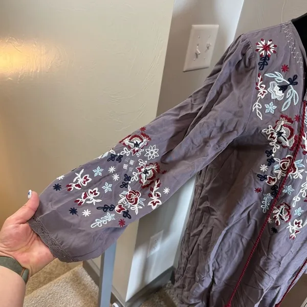 Cedar Rose Long Sleeve‎ Embroidered Floral Boho Dress Midi Grey V-Neck Flowy S - Image 3