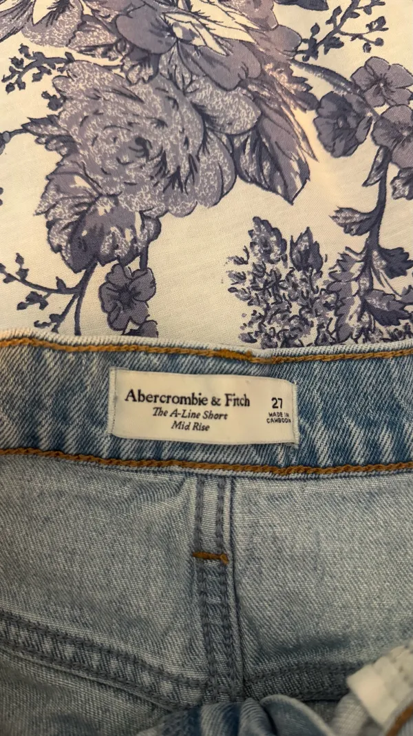 Abercrombie A line mid rise shorts - Image 3