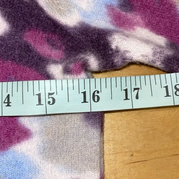 NEIMAN‎ MARCUS CASHMERE VNECK SWEATER Watercolor Purple SIZE MEDIUM Fits like an - Image 7