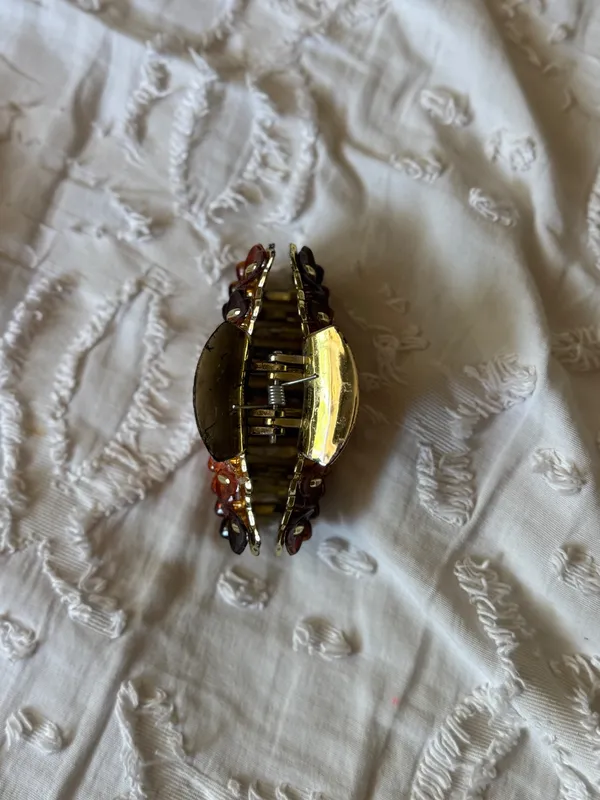 Set of 3 Decorative Vintage Hair Claw Clips- Gold toned - Image 5