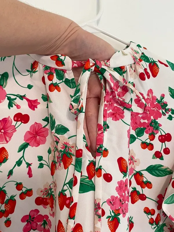 ANN TAYLOR Floral Mixed Media Ruffle Sleeve Tie Neck Shell Top White Strawberry - Image 8