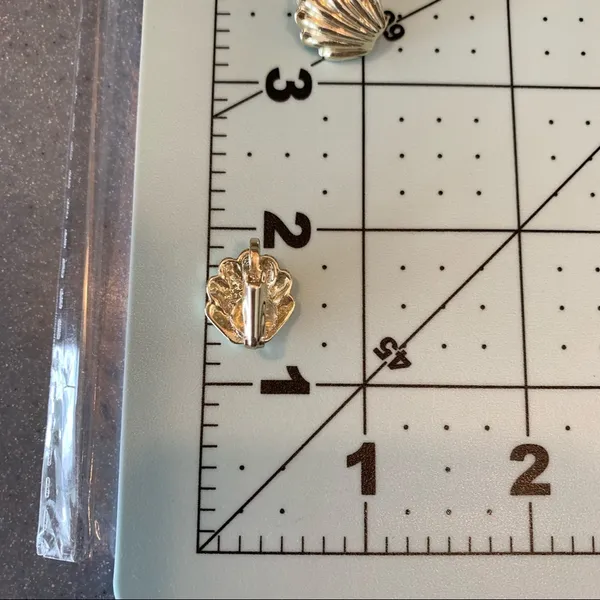 Vintage Gold Color Shell Shaped Clip-On Earrings - Image 7
