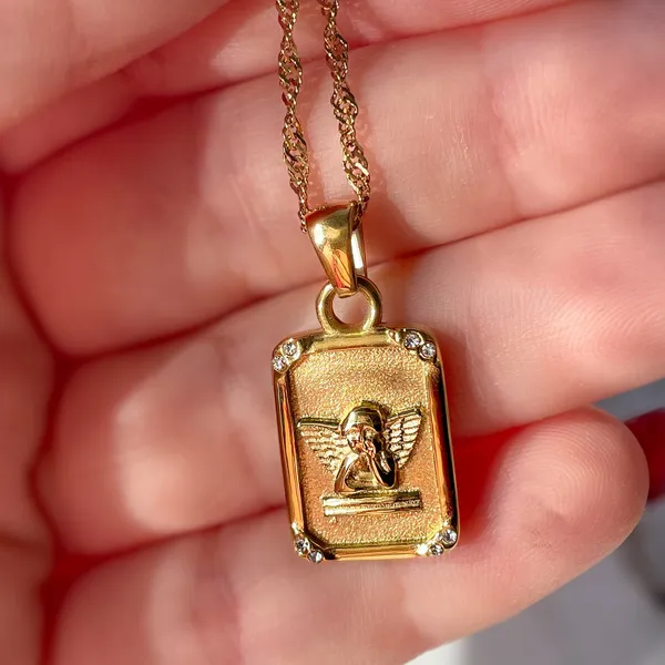 Angel engraved charm gold necklace - Image 3