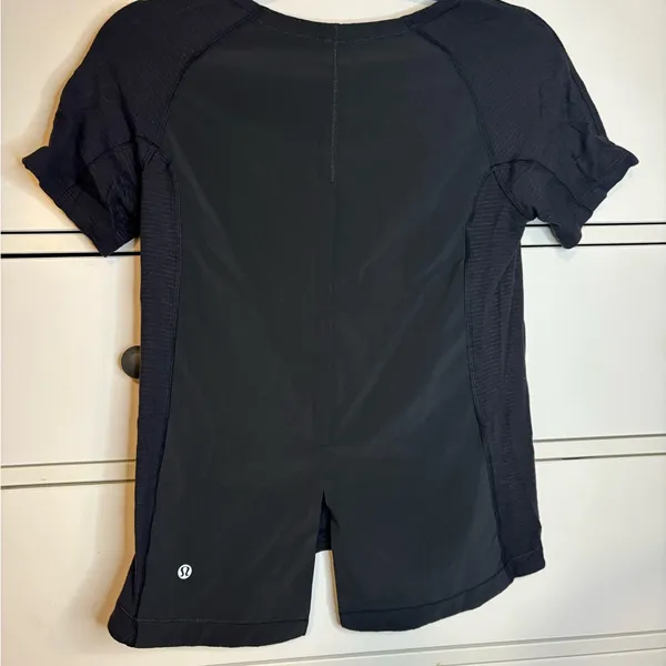 Lululemon Short Sleeve Top Black - Image 2