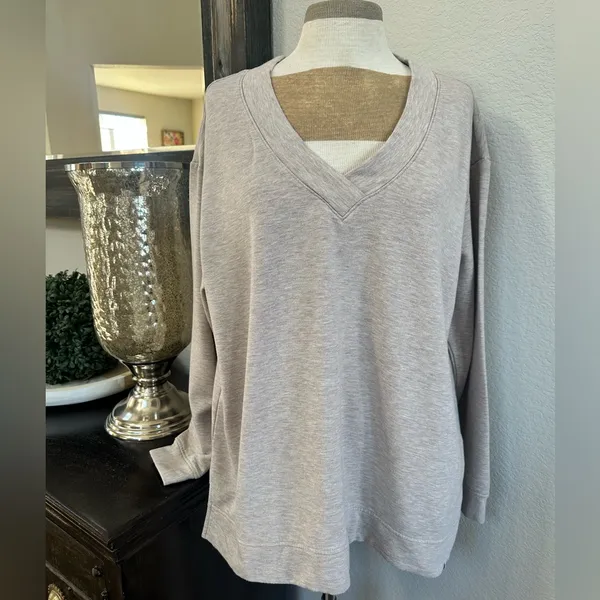 Orvis woman’s V-neck sweater size XL - Image 2