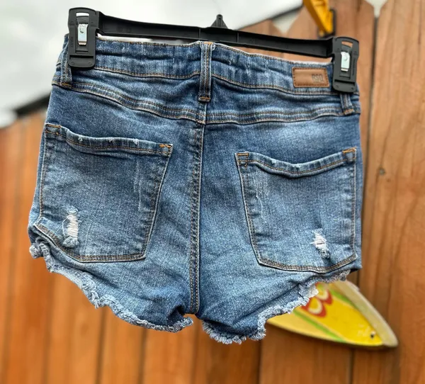 Venice Mid Rise Distressed Shorts Size 3 - Image 3