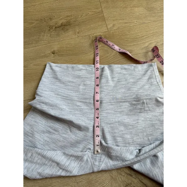 Lululemon Women Wunder Under CROP 22" inseam Luxtreme WAGG White Print Size 10 - Image 6