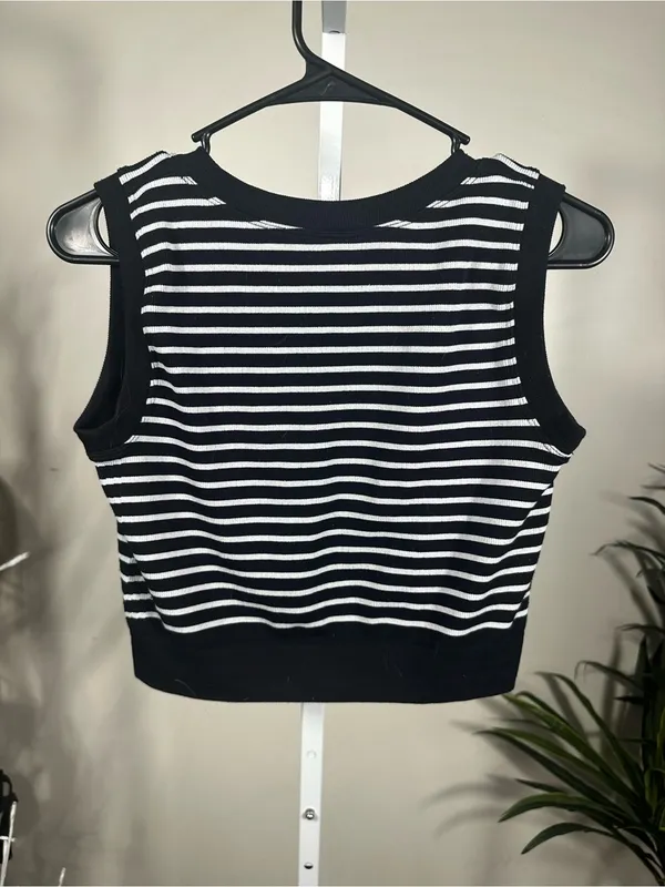 X327. Aura Black & White Striped Sleeveless Ribbed Crop Top - Image 3