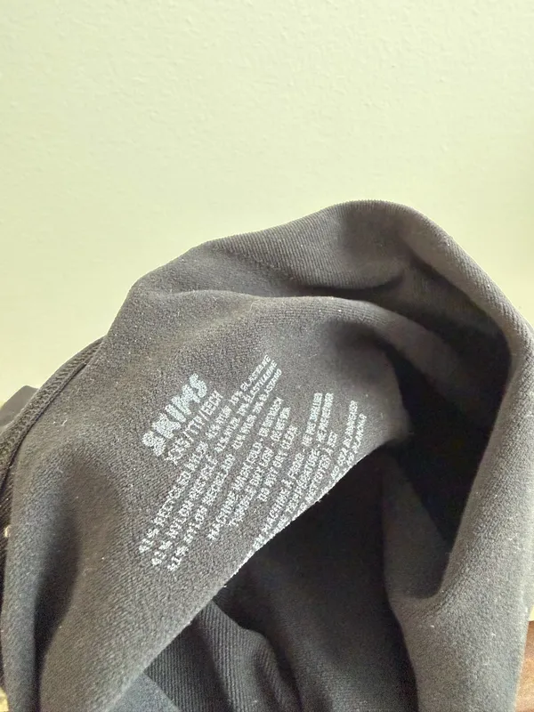 SKIMS Bodysuit Black - Image 3