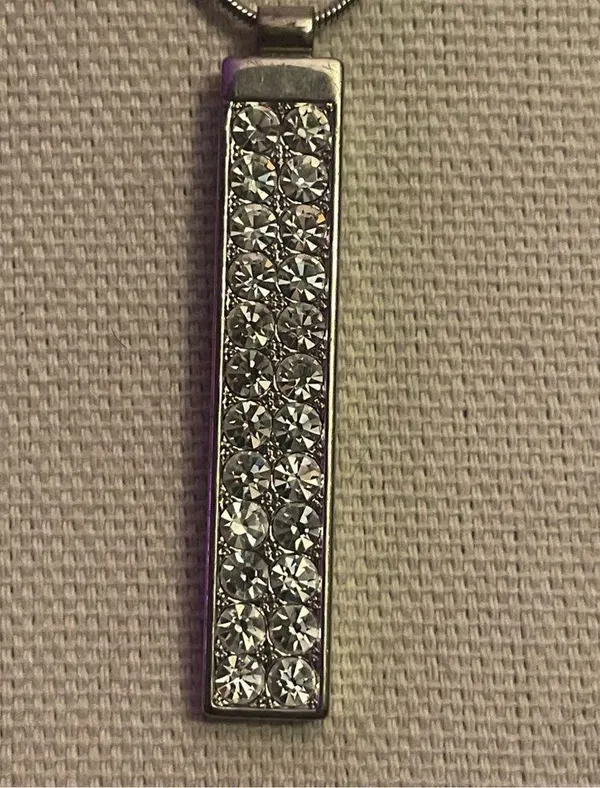 Vertical rhinestone bar pendant necklace - Image 2