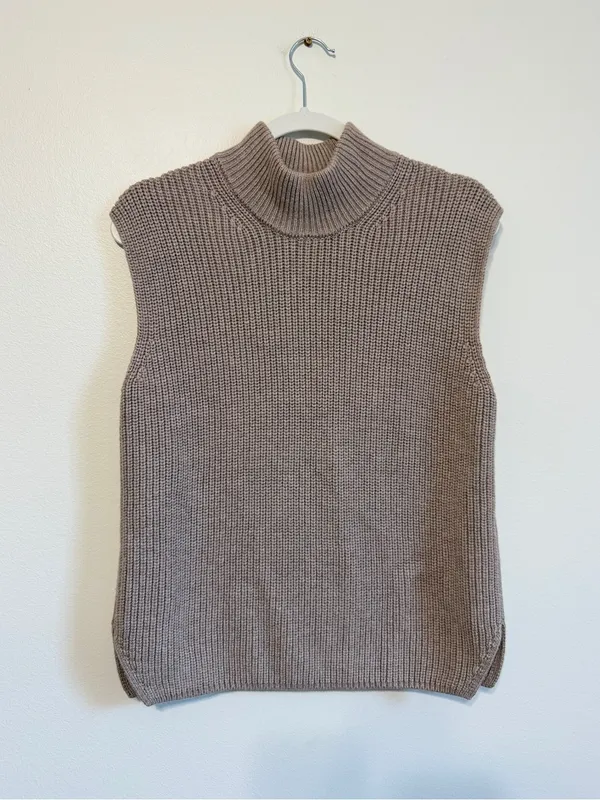Abercrombie & Fitch Mock Neck Sweater Vest Size Medium Tan Brown Neutral - Image 2